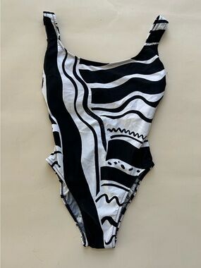 Black & White Abstract Scoop Neck One-Piece Swimsuit size 8 NEW VIEWPOINT